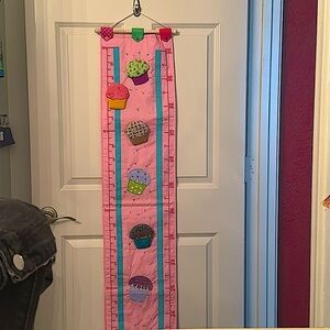 Cute cupcakeske height track for kids